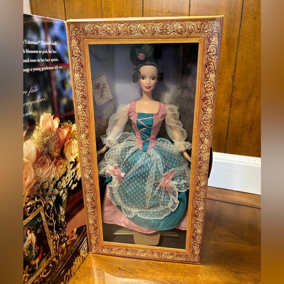 BarbieHallmark fair Valentine Barbie - Picture 2 of 2